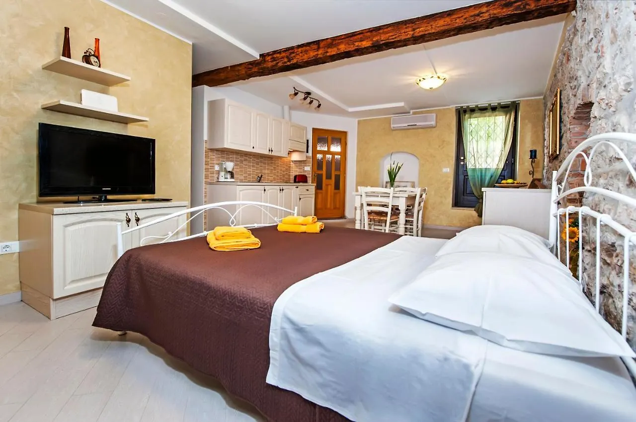 Studio Deamicis Of Downtown Rovinj location